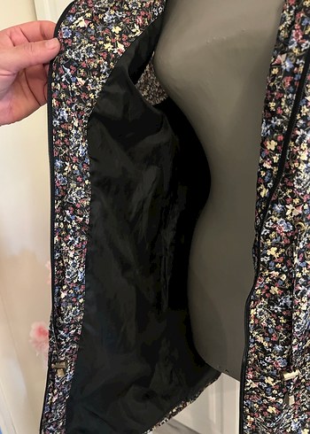 Çiçek Desenli Kadın Uzun Yağmurluk - Görsel 10