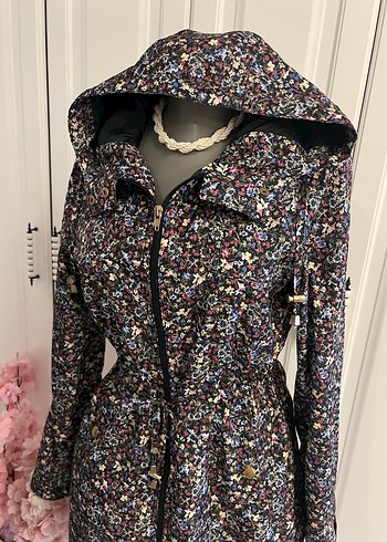 Çiçek Desenli Kadın Uzun Yağmurluk - Görsel 6