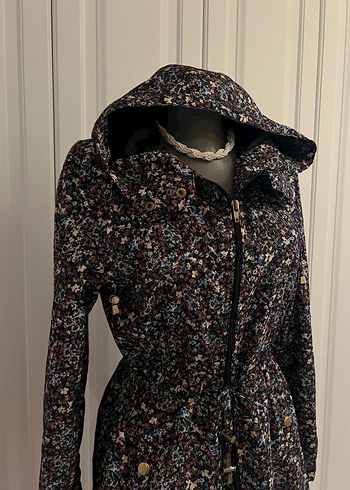 Çiçek Desenli Kadın Uzun Yağmurluk - Görsel 4