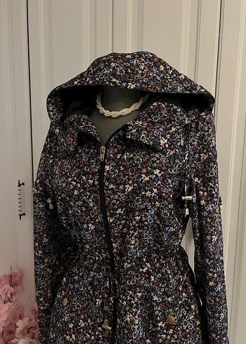 Çiçek Desenli Kadın Uzun Yağmurluk - Görsel 3