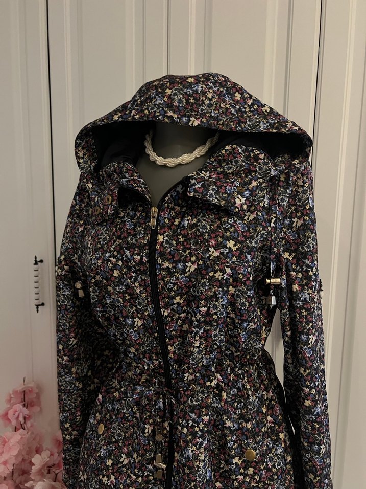 Çiçek Desenli Kadın Uzun Yağmurluk - Görsel 3