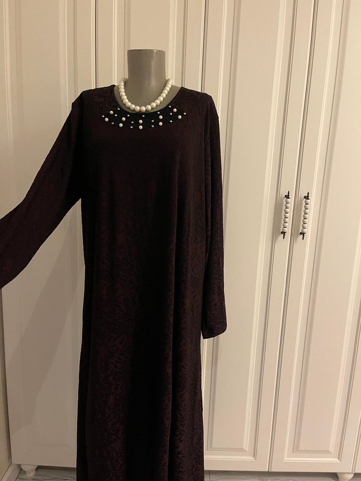 Boncuk Detaylı Siyah Uzun Kollu Uzun Elbise - Görsel 2