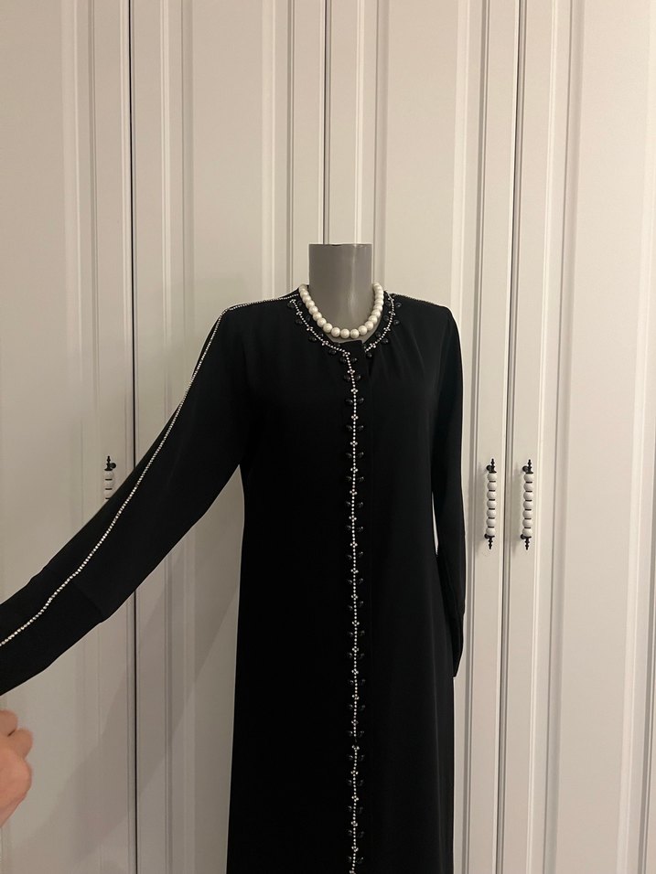 Boncuk İşlemeli Siyah Ferace - Görsel 3