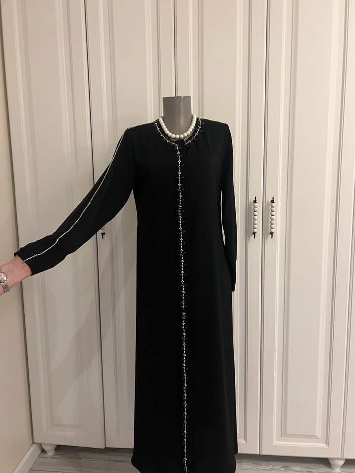 Boncuk İşlemeli Siyah Ferace - Görsel 5