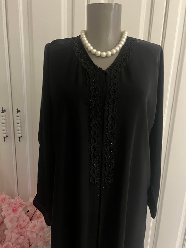 Boncuk İşlemeli Siyah Ferace - Görsel 2