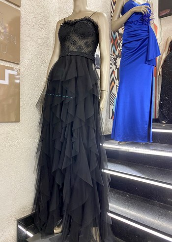 ipekyol Siyah Straplez Fırfırlı Uzun Gotik Abiye