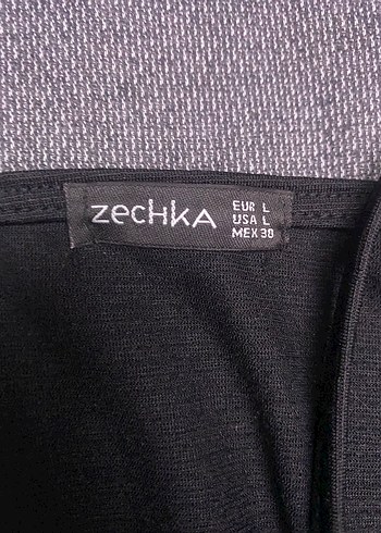 Siyah V Yaka Düğmeli Bluz - Görsel 2