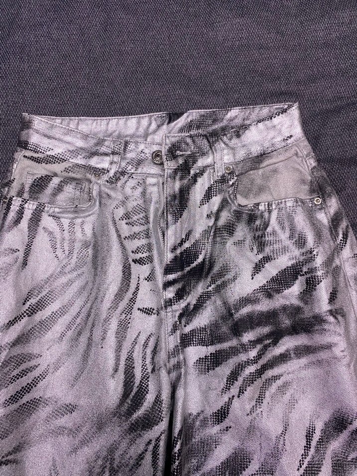 Kadın Gri Zebra Desenli Pilili Jean - Görsel 2