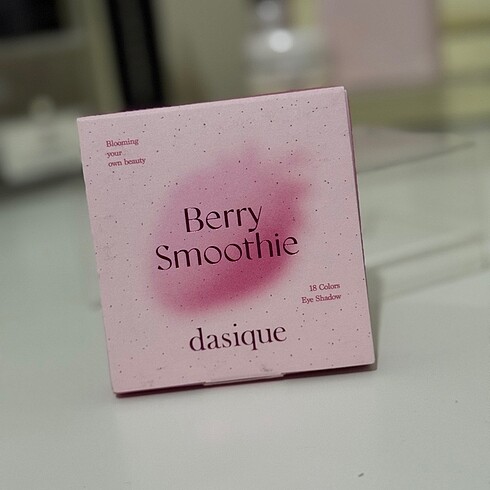 Dasique berry smoothie palet