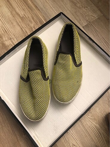 Zara vans