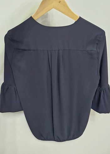 V Yaka Siyahi Pilili Kadın Bluz - Görsel 4