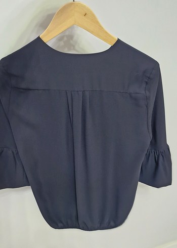 V Yaka Siyahi Pilili Kadın Bluz - Görsel 3