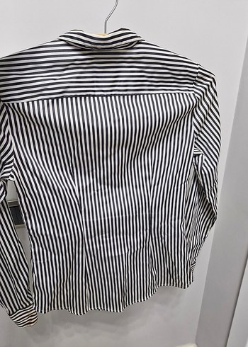 Düğmeli Siyah Beyaz Çizgili Kadın Gömlek - Görsel 4