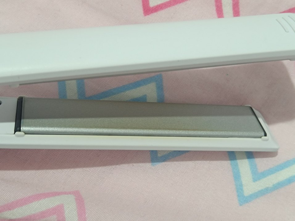 Aprilla Beyaz Saç Düzleştirici - Görsel 3