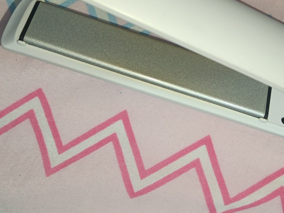 Aprilla Beyaz Saç Düzleştirici - Görsel 2