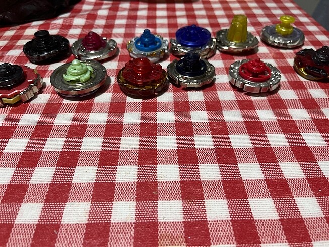  Beyblade beyblade atıcısı ve yedek parça