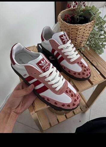 37 Beden kırmızı Renk Adidas samba kalpli spor ayakkabı 