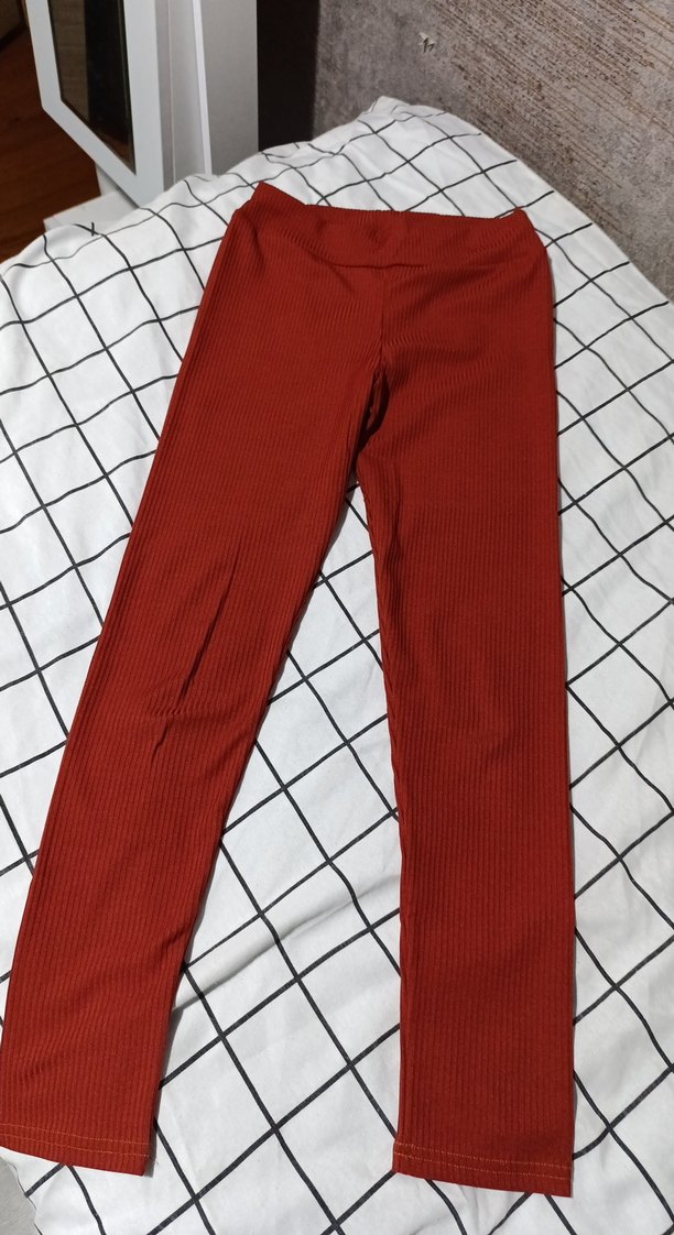 Kırmızı Pileli Kadın Tayt - Görsel 2