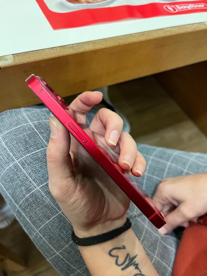  iPhone 13  128 GB  Kırmızı - Görsel 3
