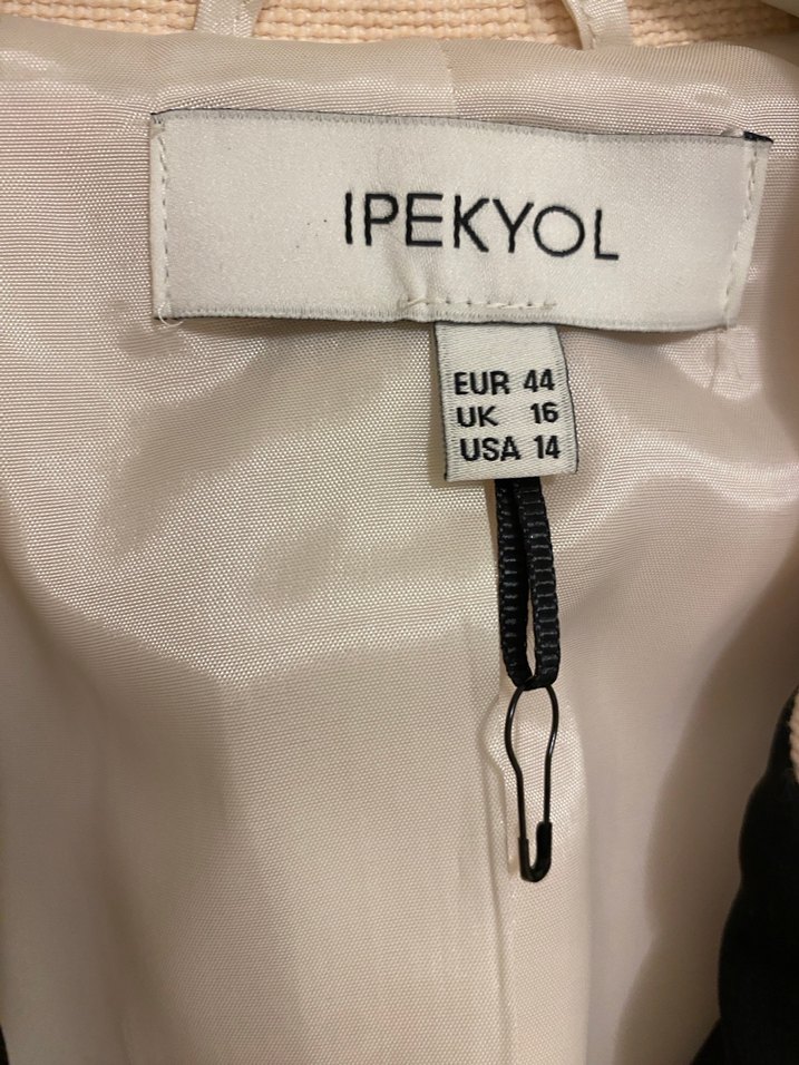 Bej Kadın Blazer Ceket Siyah Yaka Detaylı - Görsel 3