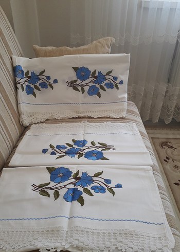 Mavi Nakışlı Yastık Kılıfı ve Yastık Takımı