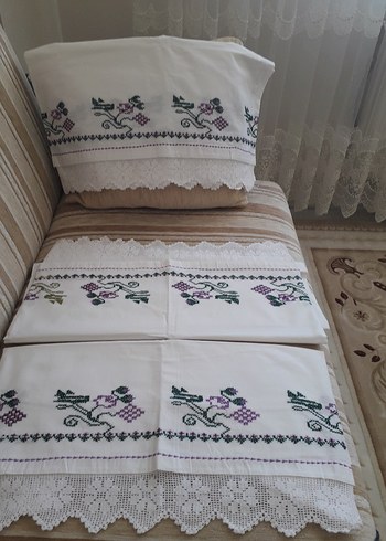 Nakışlı Beyaz Yastık Kılıfı Takımı
