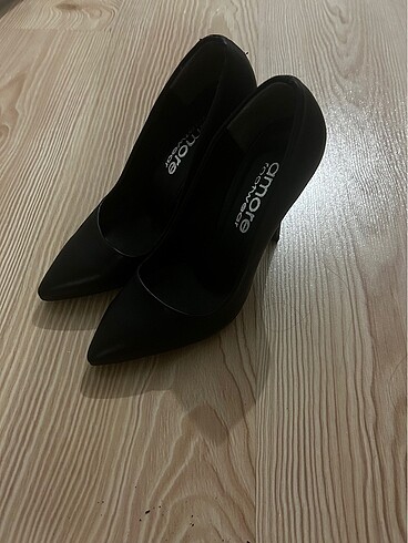 Siyah stiletto