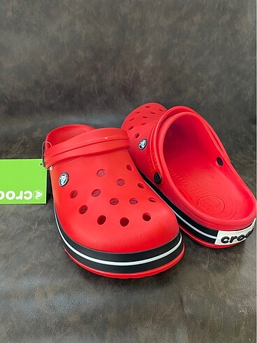 BATTAL BOY CROCS