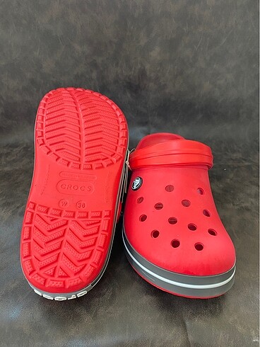 37 Beden kırmızı Renk CROCS