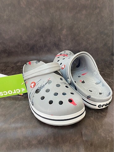 BATTAL BOY CROCS