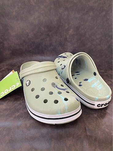 BATTAL BOY CROCS
