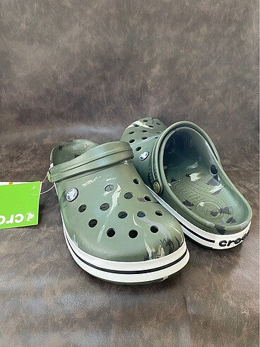 CROCS