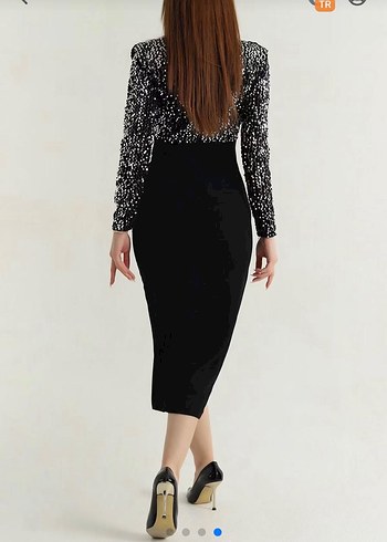 V Yaka Siyah Payetli Midi Elbise - Görsel 3