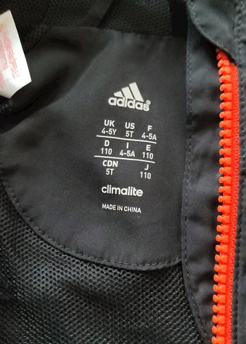 Erkek Çocuk Siyah Kapüşonlu Fermuarlı Yağmurluk - Görsel 3