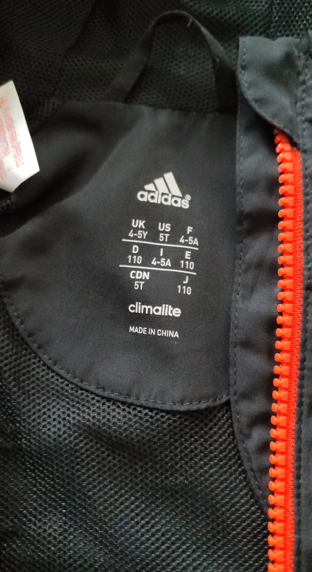 Erkek Çocuk Siyah Kapüşonlu Fermuarlı Yağmurluk - Görsel 3