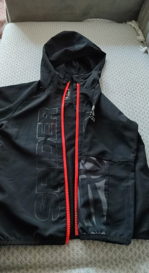 Erkek Çocuk Siyah Kapüşonlu Fermuarlı Yağmurluk - Görsel 4