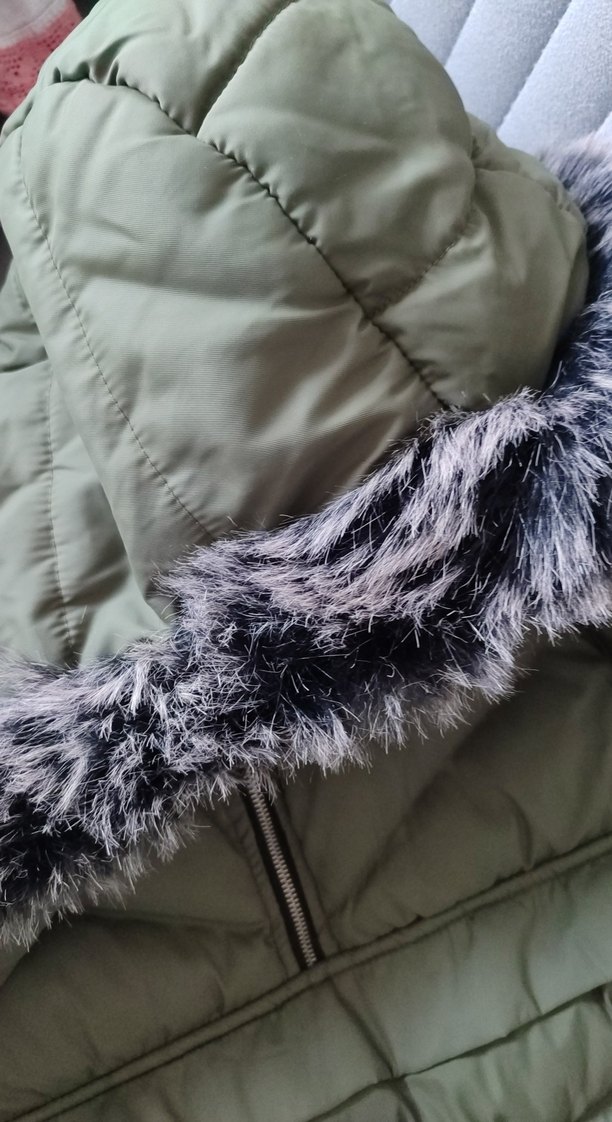 Kadın hakii yeşil Kürklü Kapüşonlu Kış Montu - Görsel 3