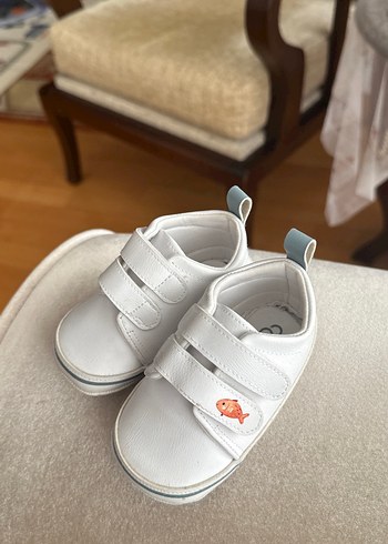 KitiKate Erkek Bebek Beyaz Cırt Cırtlı İlk Adım Ayakkabısı
