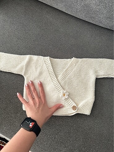 3 Ay Beden El yapımı bebek hırkası