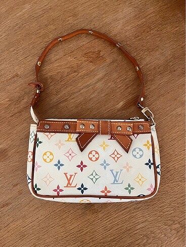 Louis Vuitton Kol Cantasi