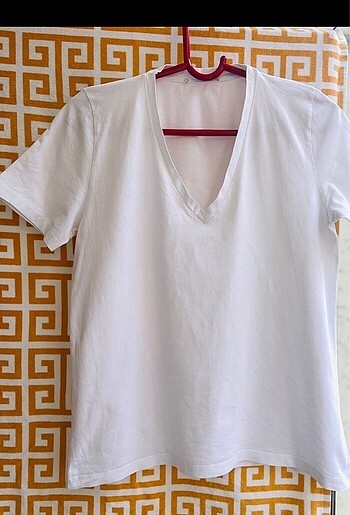 İpekyol Beyaz Tshirt - v yakası çok açık olduğundan ön kısmı bir