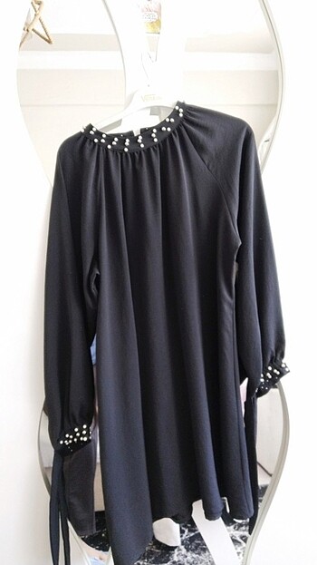 Siyah taşlı tunik