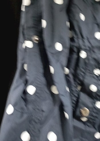 Lacivert Puantiyeli Uzun Kadın Yağmurluk - Görsel 3