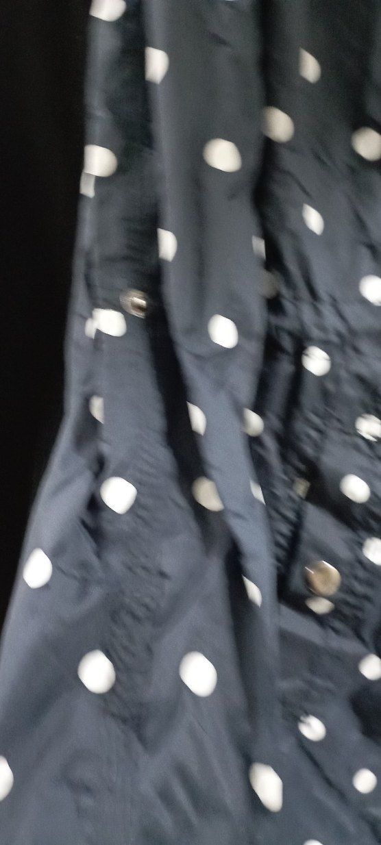 Lacivert Puantiyeli Uzun Kadın Yağmurluk - Görsel 3