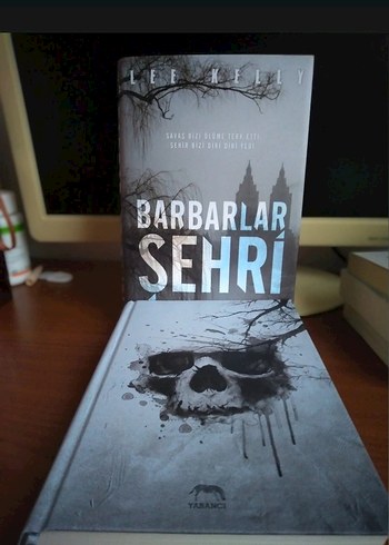 Barbarlar Şehri - Lee Kelly Ciltli Roman - Görsel 3