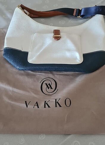 VAKKO BEYAZ LACİVERT GONDOL ÇANTA