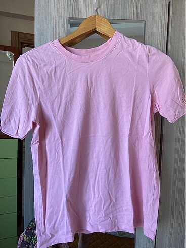 Pembe tişört