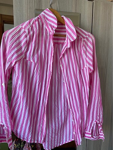 Pembe çizgili gömlek
