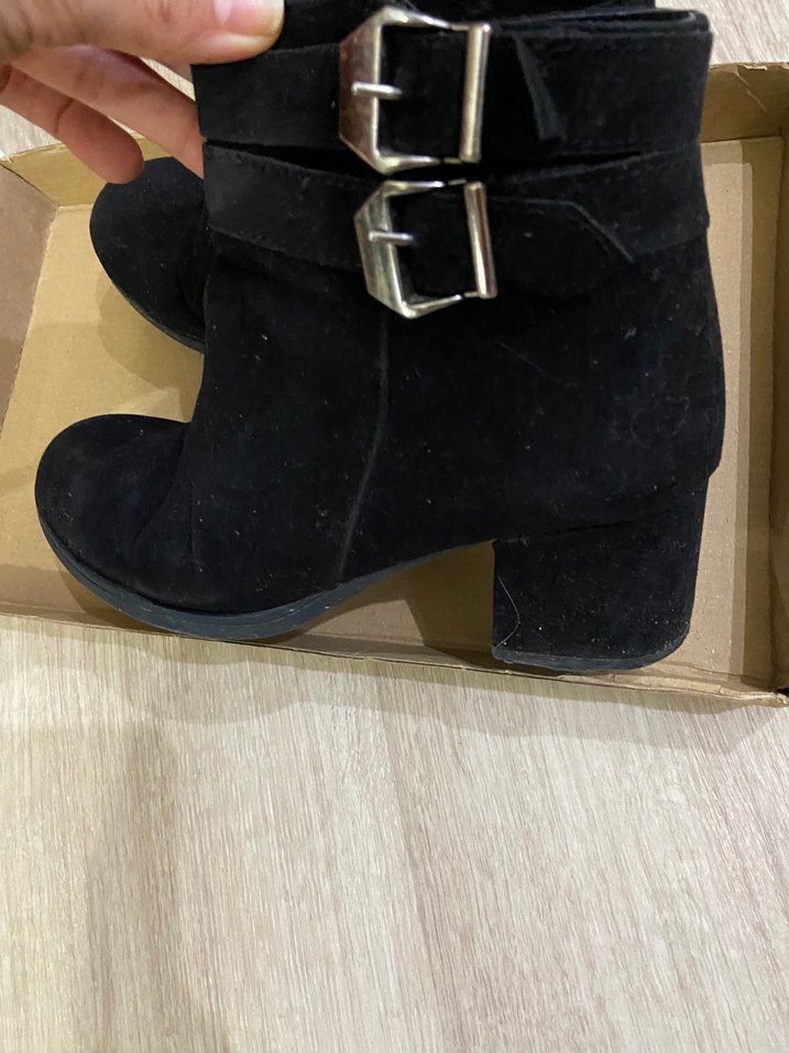 Siyah Süet Tokalı Topuklu Kadın Bot - Görsel 2