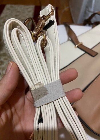 Bej Parlak Derimod marka kadın çanta - Görsel 5